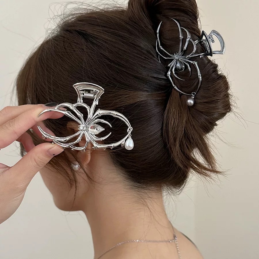 Women Accessories Business - مشابك شعر على شكل عنكبوت أسود