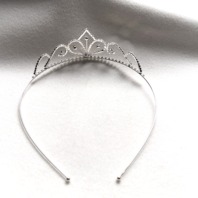 تاج زفاف فضي اللون مرصع بالأحج - مراجعة Queen Accessories وسعره