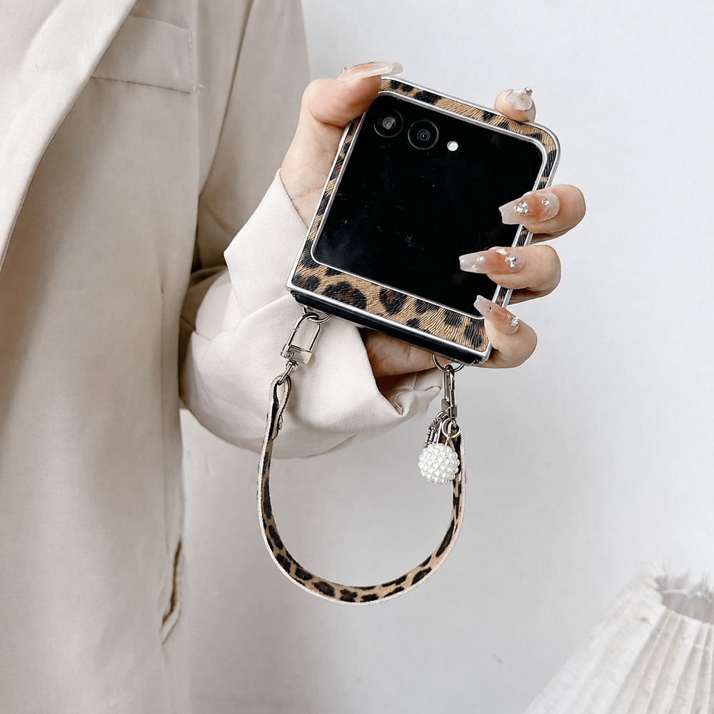 حافظة هاتف قابلة للطي بطبعة جل - مراجعة Women'S Accessories Designer وسعره