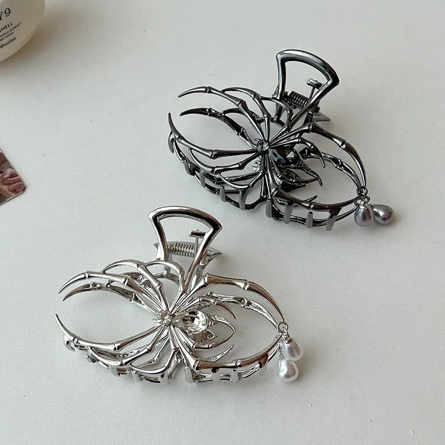 مشابك شعر على شكل عنكبوت أسود  - مراجعة Women Accessories Business وسعره
