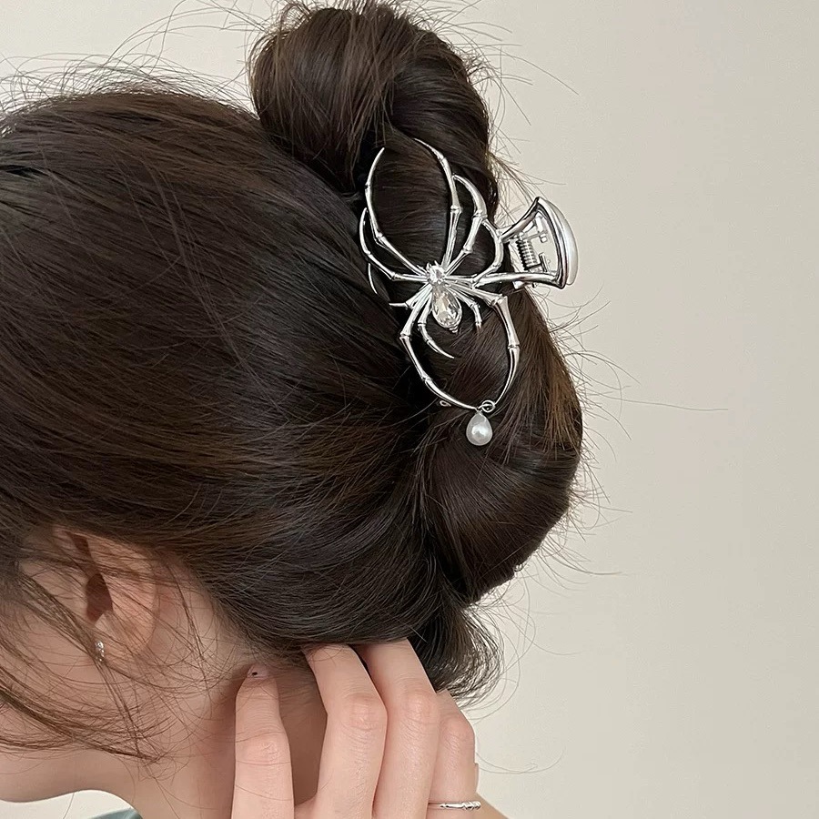 مشابك شعر على شكل عنكبوت أسود  - مراجعة Women Accessories Business وسعره