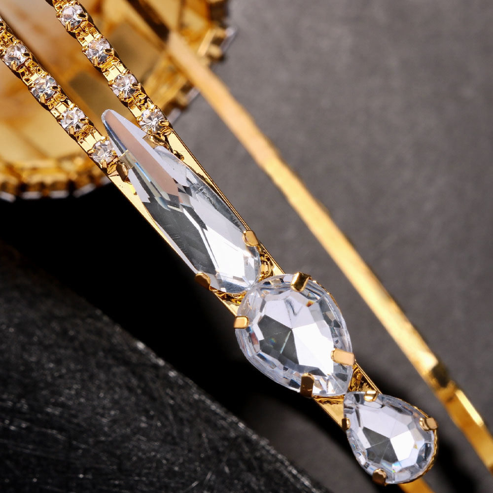غطاء رأس على شكل تاج من الريش  - مراجعة Queen Accessories وسعره